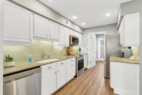 6 Genoa | Kitchen - 6 Genoa | Kitchen