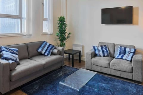 Three Graces Getaway, Liverpool - Host & Stay
