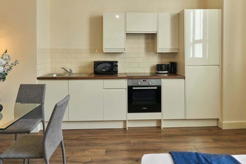 Three Graces Getaway, Liverpool - Host & Stay