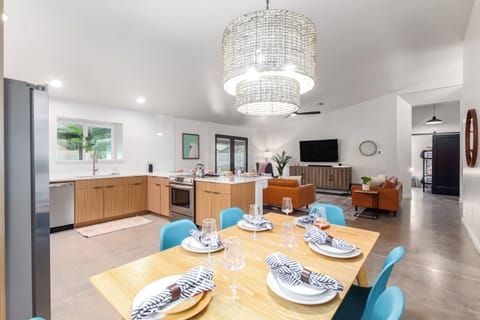 Dining directly off the kitchen