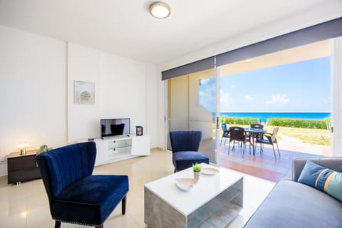Living room with sofas, A/C, WiFi internet, and satellite TV