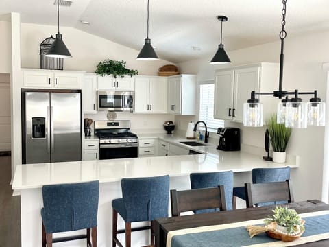 Brand new kitchen with all you need to cook a gourmet meal ~ bakeware too! 