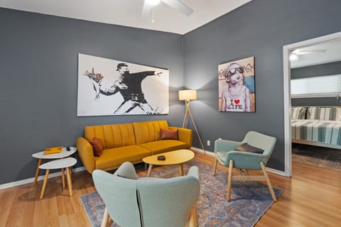 A living room with a futon, ideal for cozy couple conversations and relaxation.