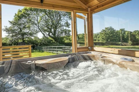 Tan-yr-Onnen hot tub