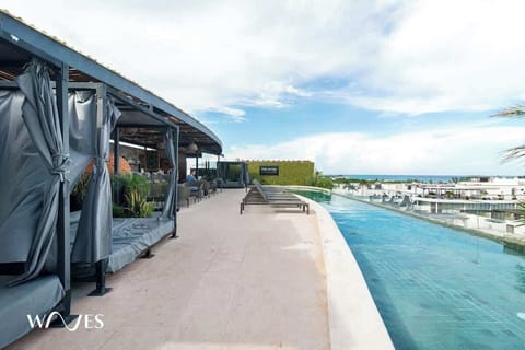 Terraza con piscina 