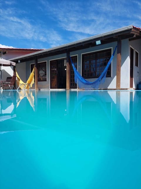 Venha aproveitar e curtir essa piscina de água cristalina