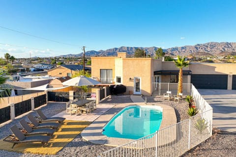 Pool with Sun loungers