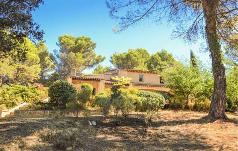 826273h Lovely home in La Tour DAigues La Tour dAigues