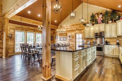 Vacation Rental with a Pool in the Smoky Mountains "Smoky Mountain Gold" - Fully furnished kitchen and dining area