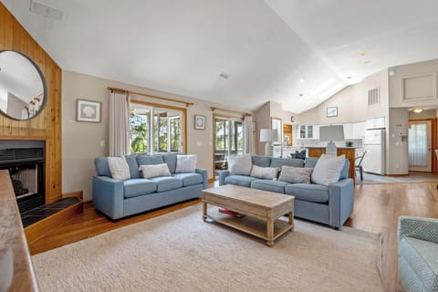 CL588: Hide Away Heaven | Top Level Living Area