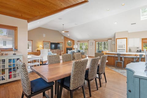 CL588: Hide Away Heaven | Top Level Dining Area