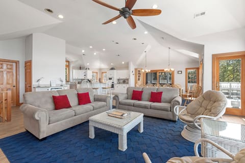 CL336: Silence of the Clams | Top Level Living Area