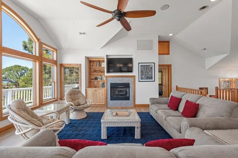 CL336: Silence of the Clams | Top Level Living Area