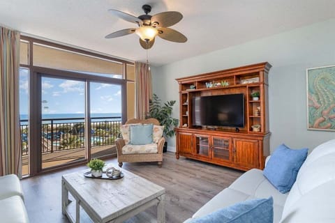 A beautiful ocean view from all angles.
