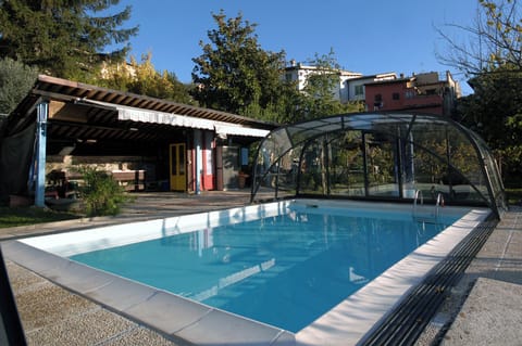 Piscina e giardino