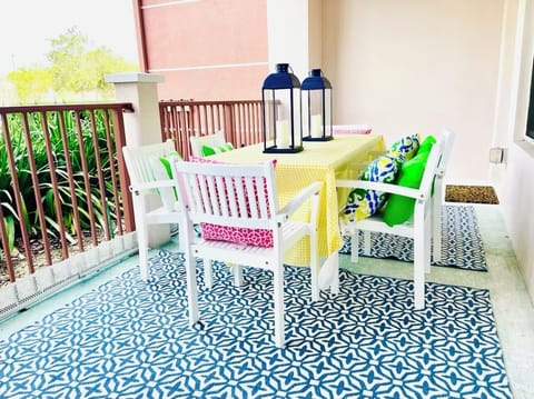 Exterior Patio with seating for 6