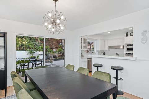 Enjoy easy indoor or outdoor meals together