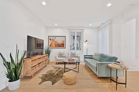 Home Decor, Furniture, Indoors, Living Room, Room