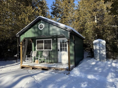 Henry's & White Birch Cabins - Johnswood Off Grid Cabins on Drummond Island (5184)