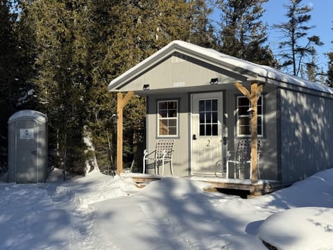 Henry's & White Birch Cabins - Johnswood Off Grid Cabins on Drummond Island (5183)