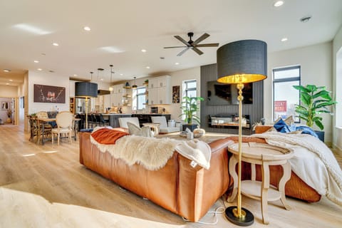 Living Room | Electric Fireplace | Free WiFi | Central A/C & Heating