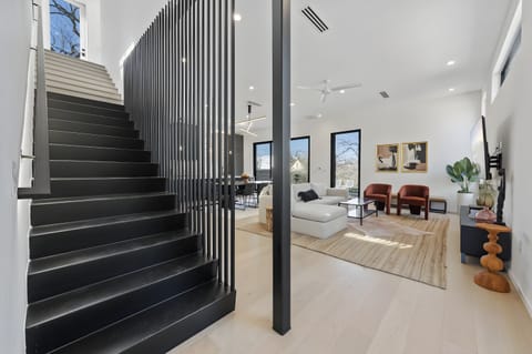 Sleeps 8 Luxury Home near Zilker House in Zilker