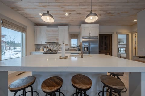 Counter seating for 5