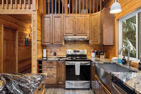 Fully equipped kitchen. 