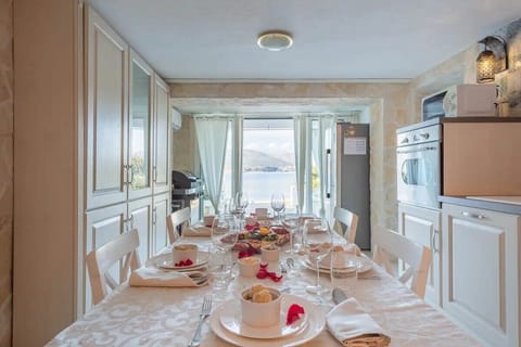 Fully equipped kitchen and dining area in Luxury Villa Destiny Ciovo 1 with heated pool at the beach