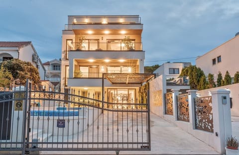 TROGIR LUXURY VILLAS - Luxury pet friendly beachfront villa with concierge services