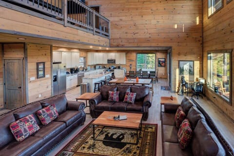 Main floor living room (2)