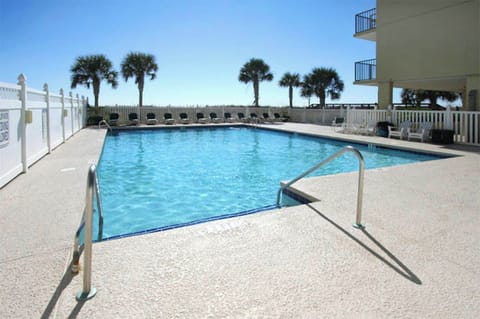 Check out the crystal clear pool.