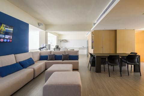 Living Room:
• 70" & 43" Smart TV
• Soundbar system
• Modular Sofa 
• Open Space
