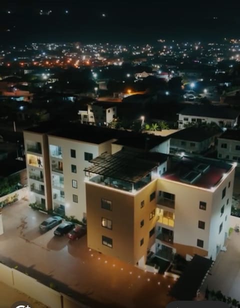 Kenji City and the relaxing night lights of Oyarifa.