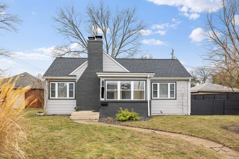 3 Bedroom Private Home in a Quiet Neighborhood