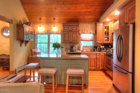Well equipped kitchen with island seating