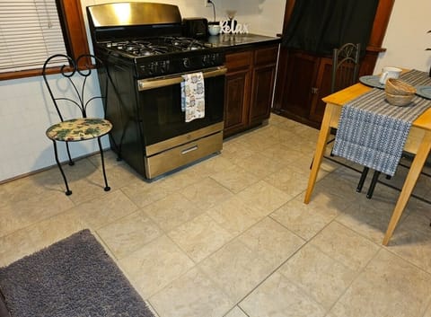 Extra table/chairs & kids seats available. Also lap pads to eat by TV