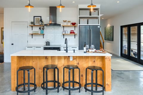Kitchen, fully stocked