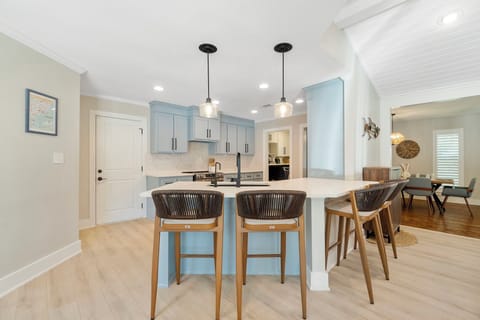 Counter seating for 4.