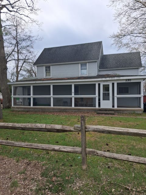 Added new screened in front porch 4/26