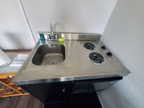 2 burners for the guest who enjoys cooking.