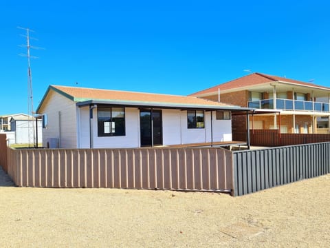 Wilgra by the Beach, Port Victoria