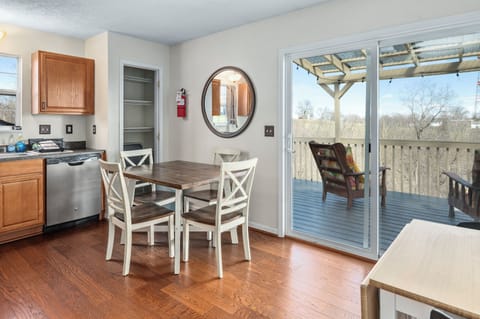 Enter the eat-in kitchen.