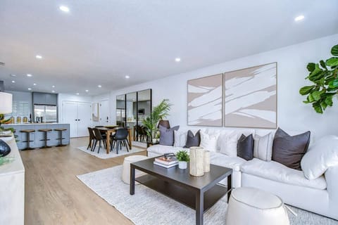 Spacious living area with open entertaining kitchen & dining area!