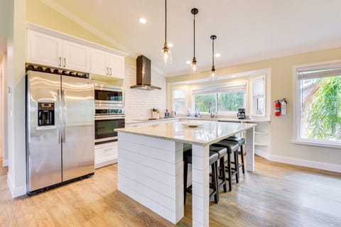 Kitchen | Drip Coffee Maker | Dishwasher | Toaster | 1st Floor