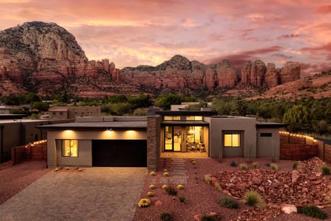 Discover Kinsey Court, a serene escape surrounded by iconic formations.