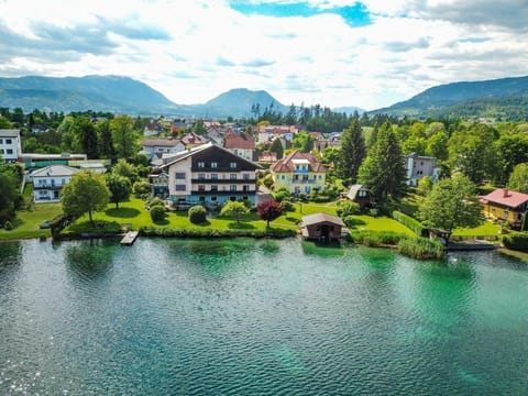 Vacation cottage - Seepension Smoley *** Bed and Breakfast in Villach