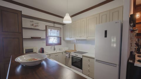 Squirrel BeachFront Villa, Metamorfosi (30)