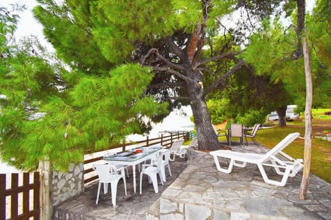 Barlee BeachFront GroundFloor Apartment, Metamorfosi (2)