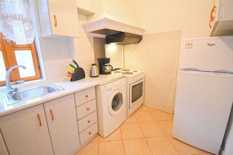 Barlee BeachFront GroundFloor Apartment, Metamorfosi (18)